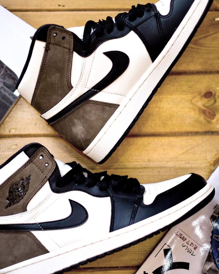 Air Jordan 1 High OG “Dark Mocha” 555088-105