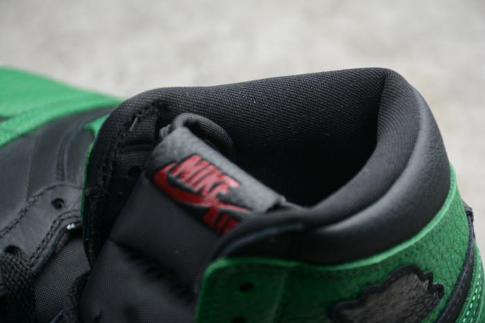 Air Jordan 1 “Pine Green” 555088-030
