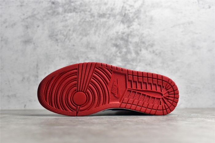 Air Jordan 1 Retro High OG Bred Patent 555088-063