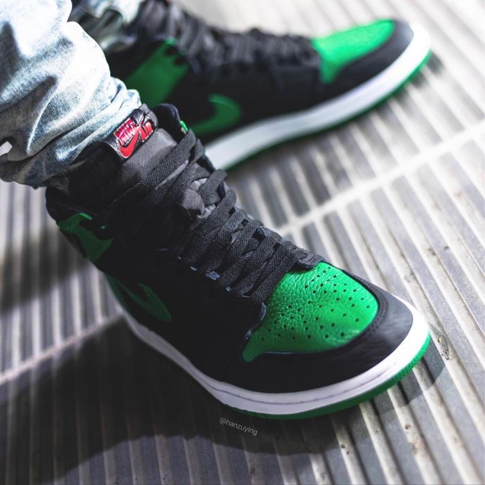 Air Jordan 1 “Pine Green” 555088-030