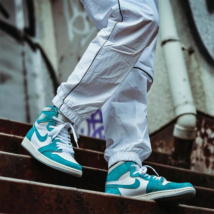 Air Jordan 1 Retro High OG “Turbo Green” 555088-311
