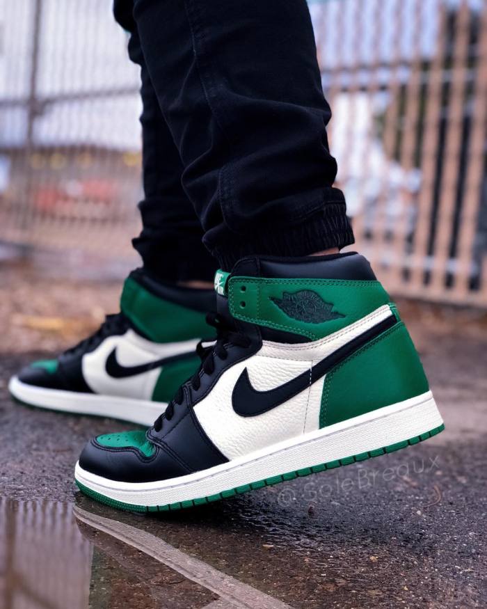 Air Jordan 1 “Pine Green” 555088-302