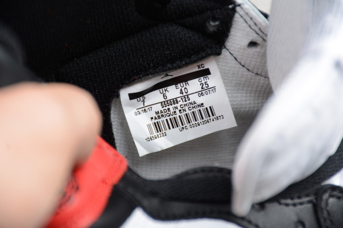 Air Jordan 1 Retro OG High “Black Toe” 555088-125