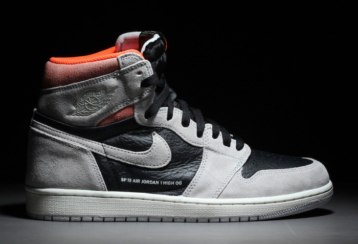 Air Jordan 1 Retro High OG “Neutral Grey” 555088-018