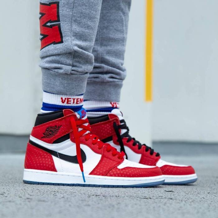 Air Jordan 1 Retro High OG “Chicago Crystal” 555088-602