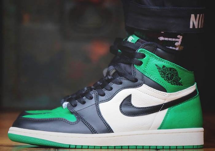 Air Jordan 1 “Pine Green” 555088-302
