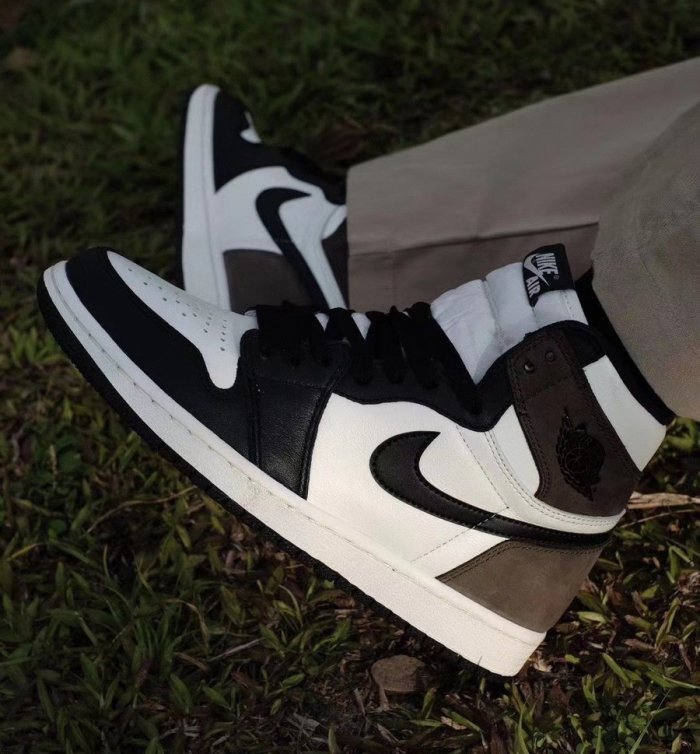 Air Jordan 1 High OG “Dark Mocha” 555088-105