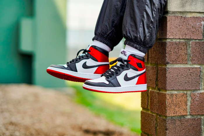 Air Jordan 1 Satin “Black Toe” WMNS CD0461-016