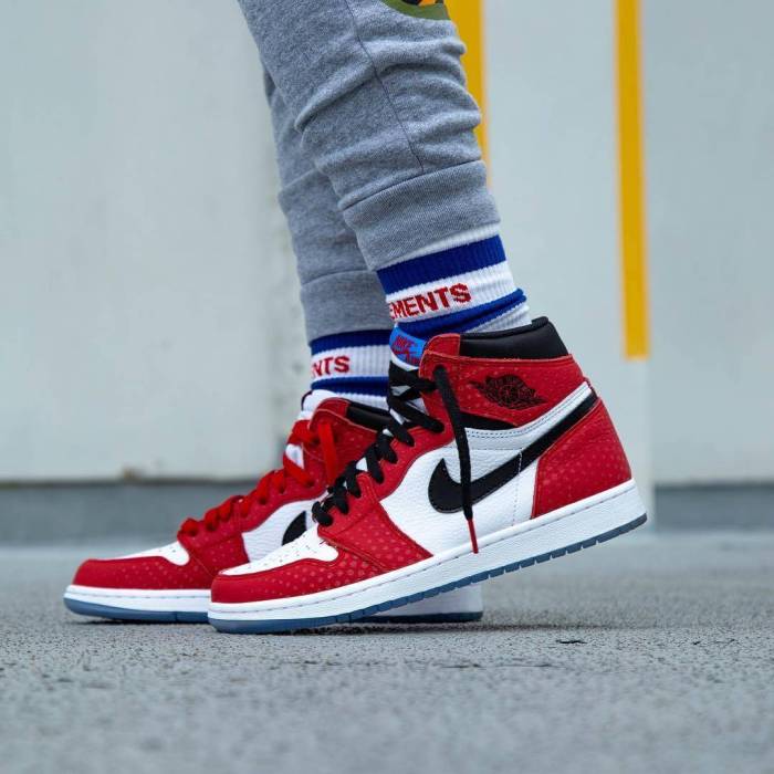 Air Jordan 1 Retro High OG “Chicago Crystal” 555088-602