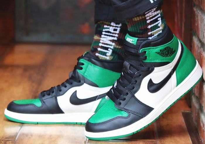 Air Jordan 1 “Pine Green” 555088-302