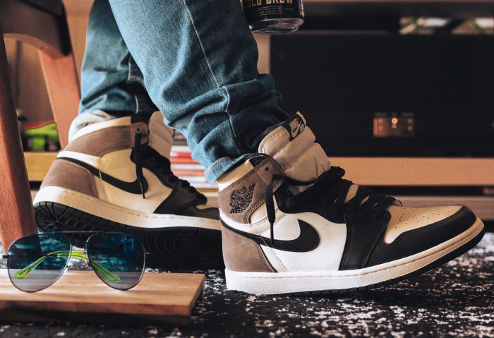 Air Jordan 1 High OG “Dark Mocha” 555088-105