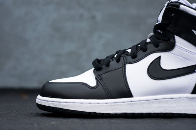 Air Jordan 1 Retro High OG Black/White 555088-010