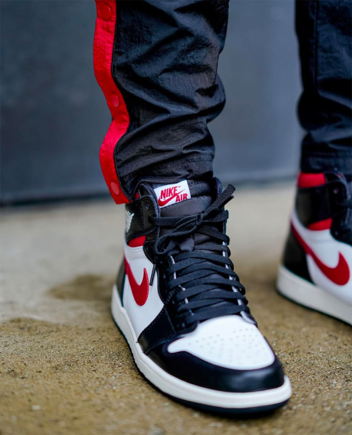 Air Jordan 1 Retro High OG “Gym Red” 555088-061