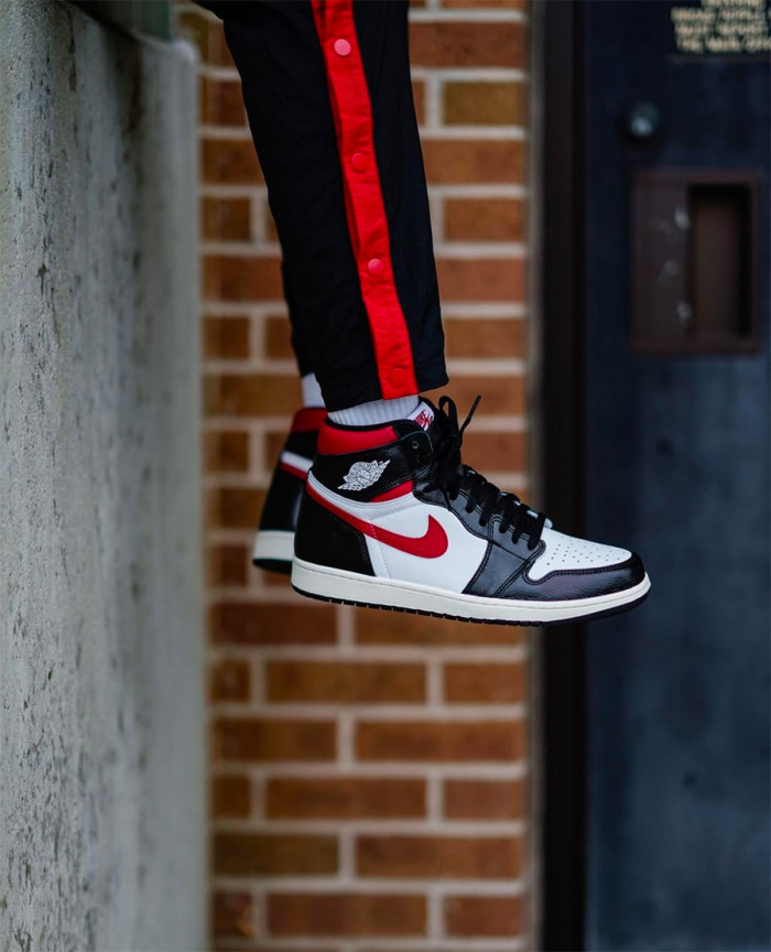 Air Jordan 1 Retro High OG “Gym Red” 555088-061