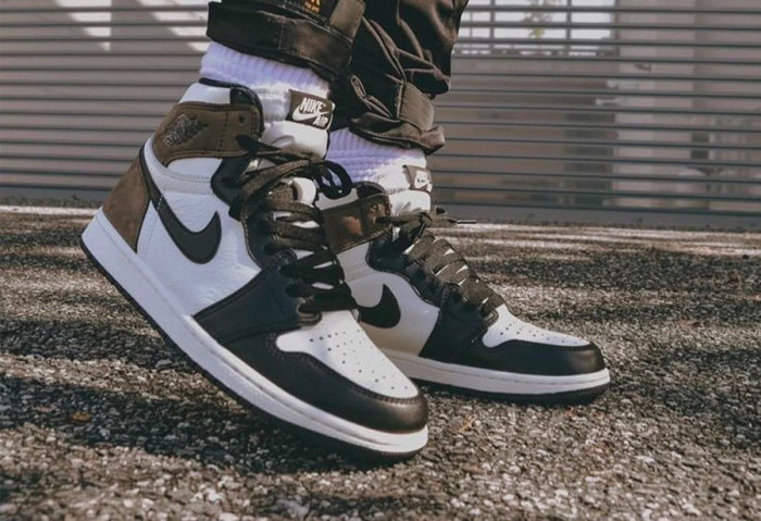 Air Jordan 1 High OG “Dark Mocha” 555088-105