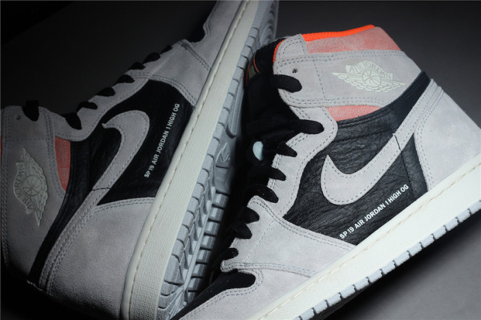 Air Jordan 1 Retro High OG “Neutral Grey” 555088-018