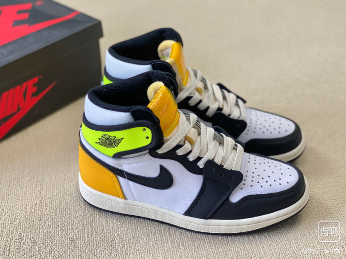 Air Jordan 1 High OG “Volt University Gold” 555088-118