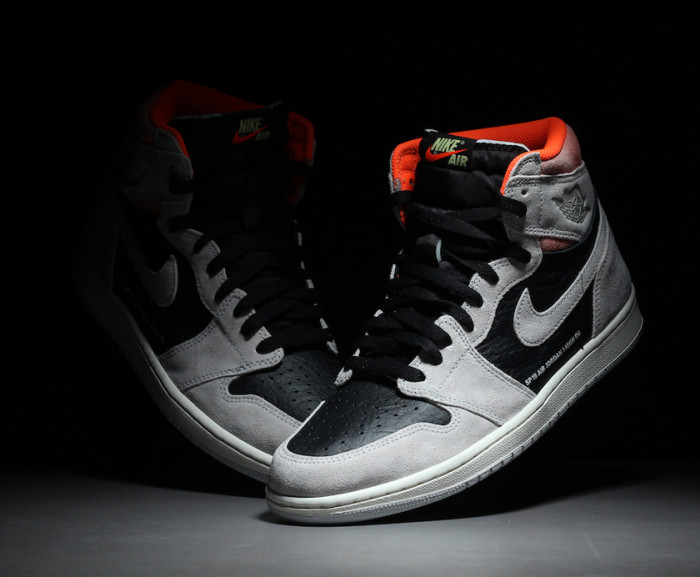 Air Jordan 1 Retro High OG “Neutral Grey” 555088-018