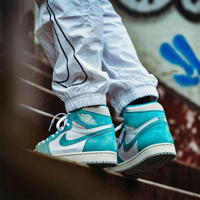 Air Jordan 1 Retro High OG “Turbo Green” 555088-311