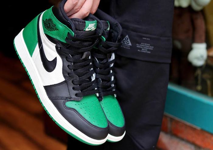 Air Jordan 1 “Pine Green” 555088-302