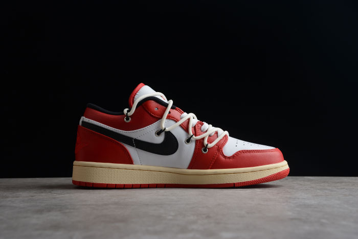 Air Jordan 1 Low Black Red Chicago 553558-118