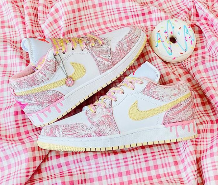 Air Jordan 1 Low Punch Paint CW7104-601