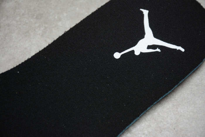 Air Jordan 1 Mid Wheat DB5453-700