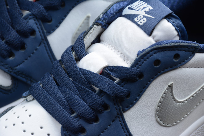 Air Jordan 1 Low SB Midnight Navy Ember Glow CJ7891-400