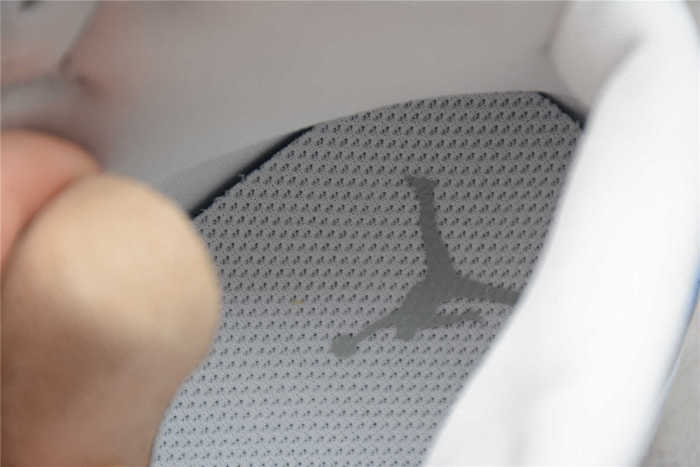 Air Jordan 1 Mid White Wolf Grey Blue BQ6472-105