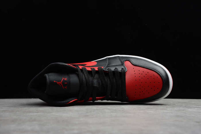 Air Jordan 1 Mid “Bred” 554724-074