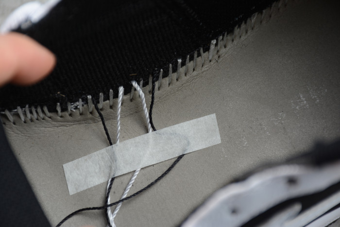 Air Jordan 1 Retro Mid 'Tuxedo' 554724-113