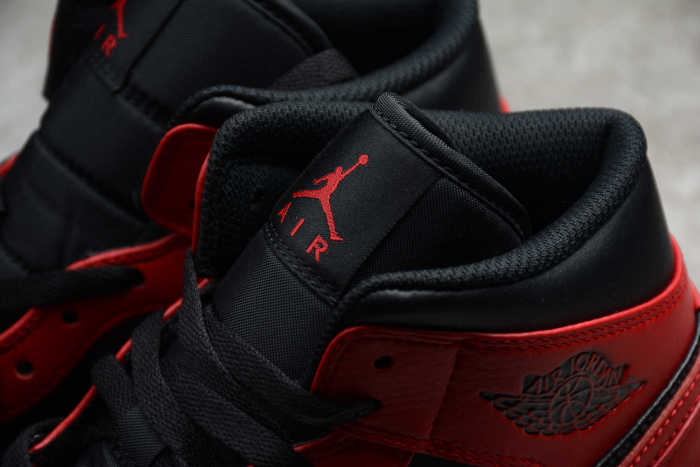 Air Jordan 1 Mid “Bred” 554724-074