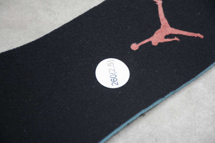 Air Jordan 1 Low “University Gold” 553558-606