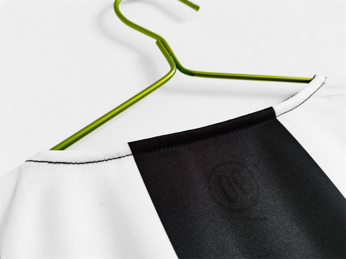 Juventus Home Retro Jersey 2004/05