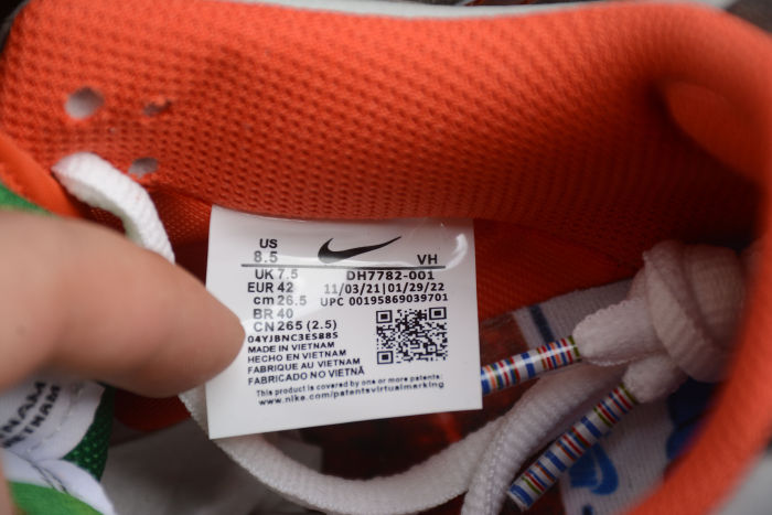 SB Dunk Low Pro Graffiti Wall DH7782-001