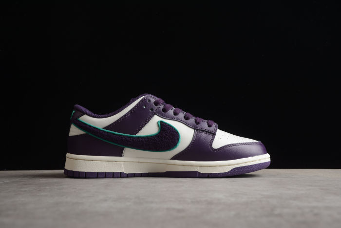 SB Dunk Low “Chenille Swoosh” DQ7683-100