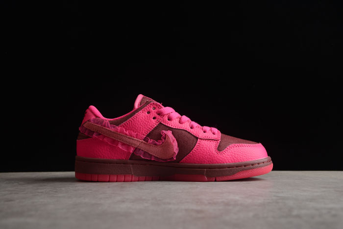 Wmne SB Dunk Low GS Valentine's Day DQ9324-600
