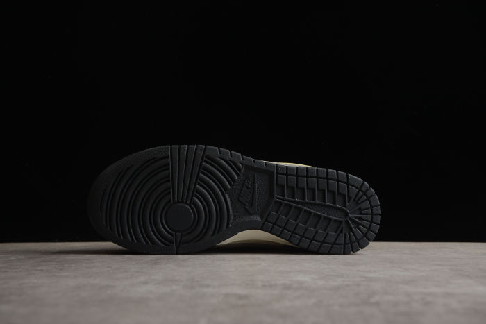 SB Dunk Low “Pink Suede” beige black DV3054-001