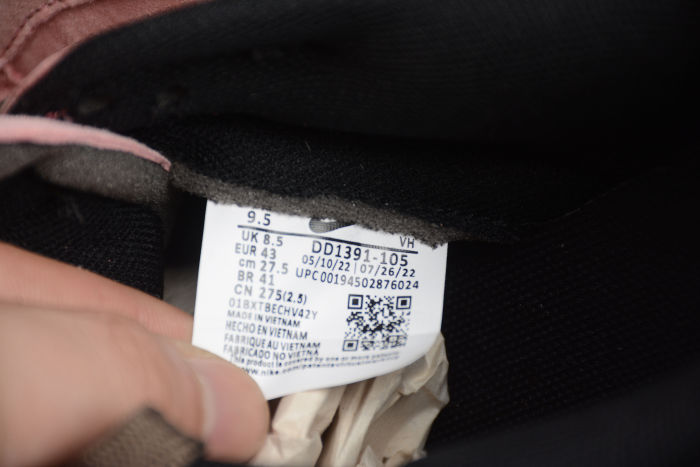 SB Dunk Low AE86 Tyler Pink DD1391-105