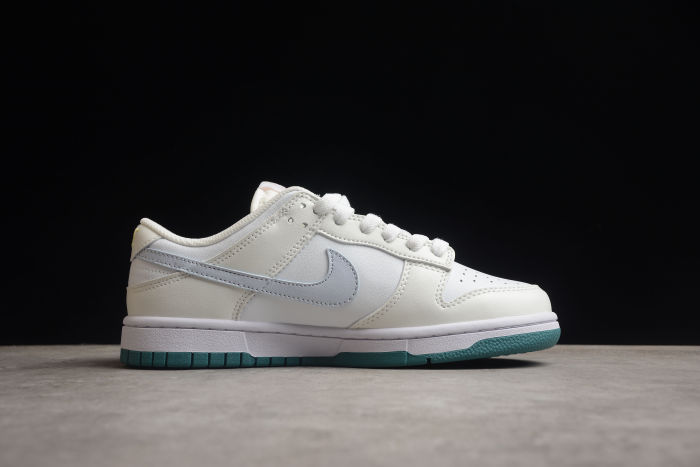 SB Dunk Low FD9911 101