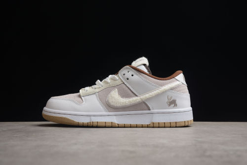 SB Dunk Low Pink Cream Bunny DD3363-003