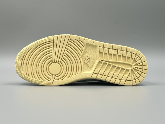 Travis Scott x Air Jordan 1 Beige