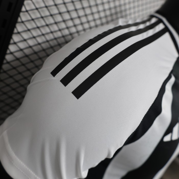 Juventus Home Player Jersey 24/25