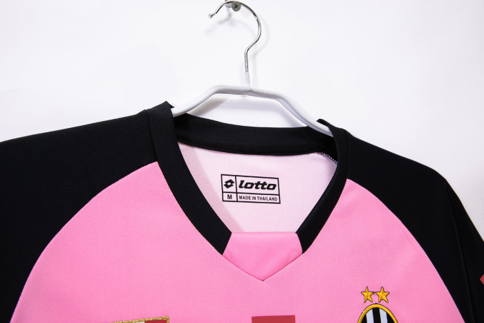 Juventus Retro Pink Goalkeeper Jersey 2002/03