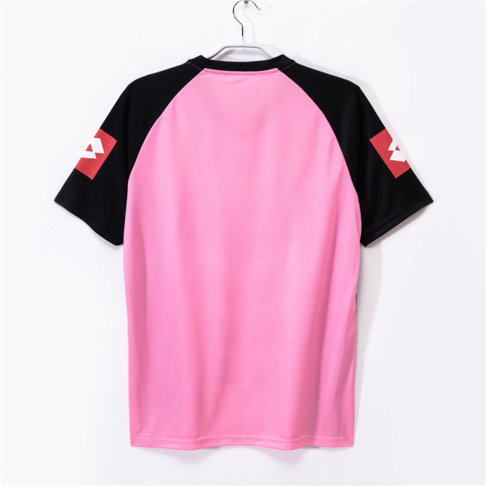 Juventus Retro Pink Goalkeeper Jersey 2002/03