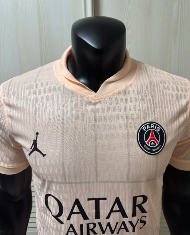 Paris Saint Germain Pink Men Player Jersey 25/26