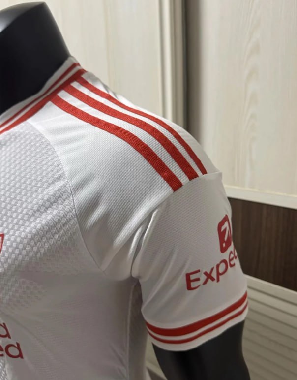Liverpool White Man Player Jersey 26/27