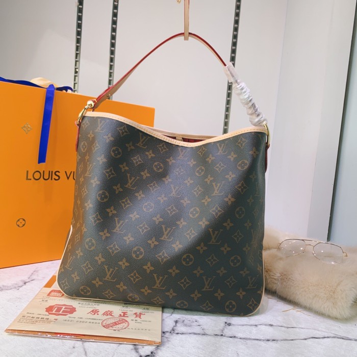 canvas and leather bag, top quality,no box,with dust bag size 41-33-15cm, B110