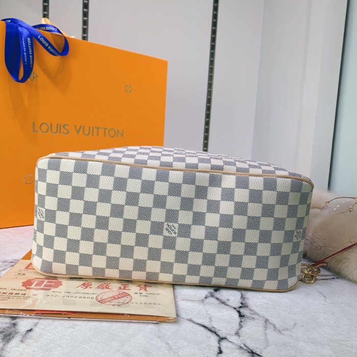 canvas and leather bag, top quality,no box,with dust bag size 41-33-15cm, B110