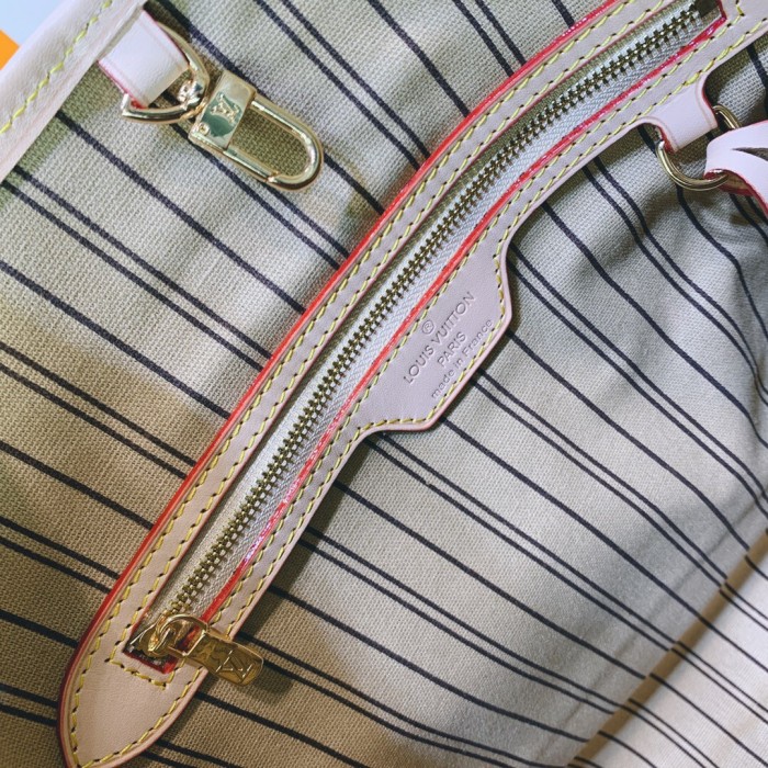 canvas and leather bag, top quality,no box,with dust bag size 41-33-15cm, B110